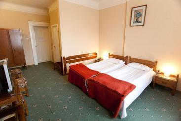 בית מלון כפרי Coroana