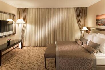 فندق Kaya İstanbul Fair & Convention