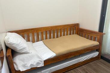 هتل آپارتمان Rosarich Homestay   Bristle Ridge Residences