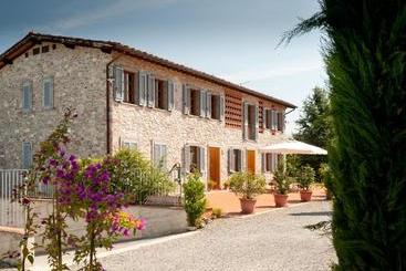 هتل Agriturismo Casolare Lucchese