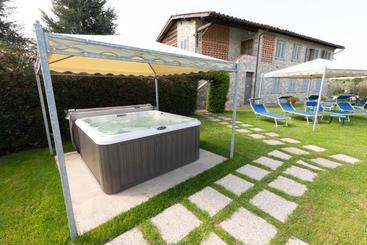 هتل Agriturismo Casolare Lucchese