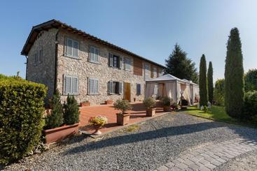 هتل Agriturismo Casolare Lucchese