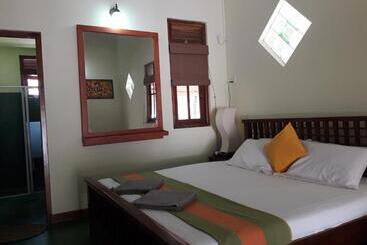 فندق Majestic Beach Retreat