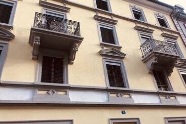 アパートホテル Inside Five