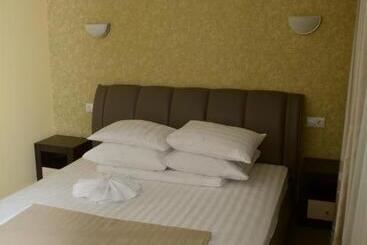 پانسیون Guest House At Lesya Ukrainka