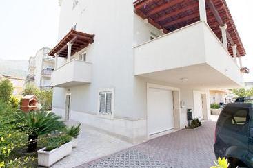 Отель Apartments Elza