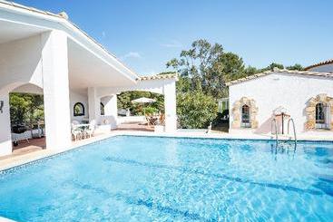 Отель Villa La Perla