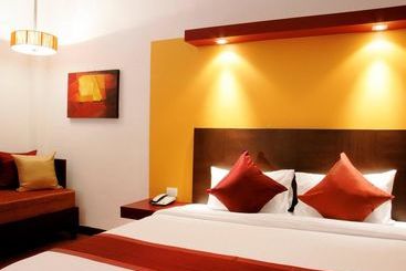 All Seasons Naiharn Phuket Hotel