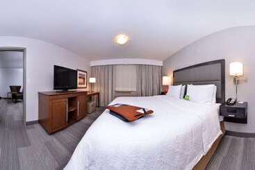فندق Hampton Inn & Suites By Hilton Calgary  University Northwest