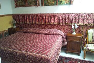 호텔 Rodrigo De Vivar