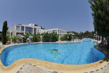 בית מלון כפרי Smy Kos Beach & Splash