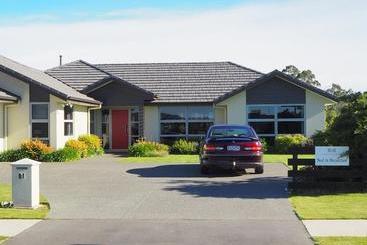 Отель Halkett Grove Bed And Breakfast