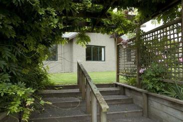 Отель Highgate Bed And Breakfast & Garden