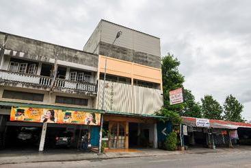 酒店 The Resort Chonburi By Oyo Rooms