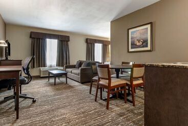 Отель Best Western Plus Pembina Inn & Suites