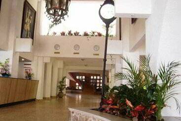 فندق Caleta Beach Resort