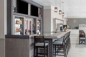 هتل Chateau Moncton Trademark Collection By Wyndham