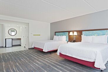 Отель Hampton Inn & Suites Orlando Intl Dr N