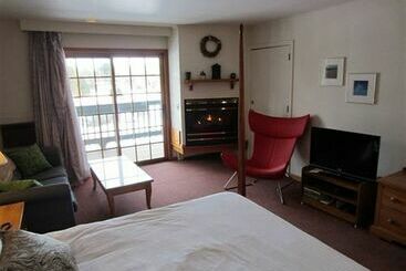 هتل Mountain Road Resort At Stowe