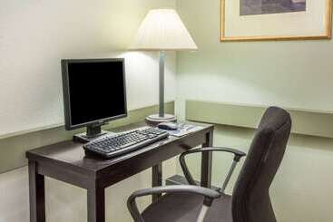 هتل Super 8 By Wyndham Truro Ns