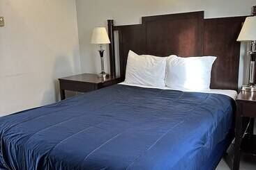 هتل Travelodge By Wyndham Langley