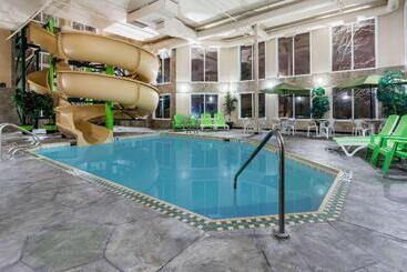 فندق Wingate By Wyndham Calgary South
