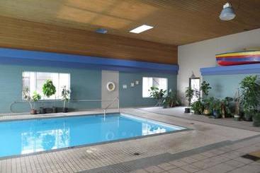 مُتل Super 8 Penticton BC