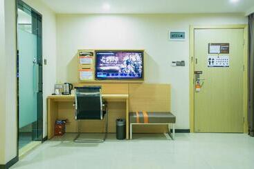 Отель 7days Premium Chongqing West Station Branch