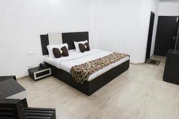 فندق Vatika   The Riverside Resort