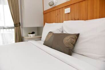 אתר נופש Riverside Cabin Park