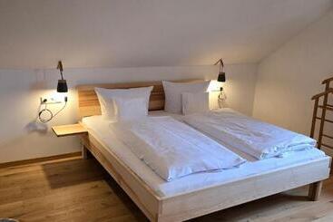 مبيت وإفطار Gästehaus Neu Am Passionstheater