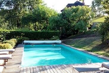 Bed and Breakfast Les Perluetes