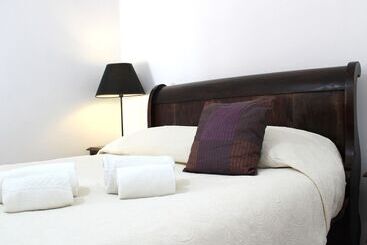 Excellent Cottage In Santa Comba With Communal Swimming Pool