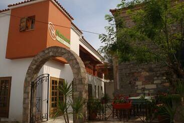 پانسیون Guest House Natura