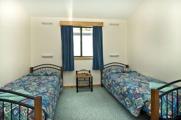 هتل Acclaim Rose Gardens Beachside Holiday Park