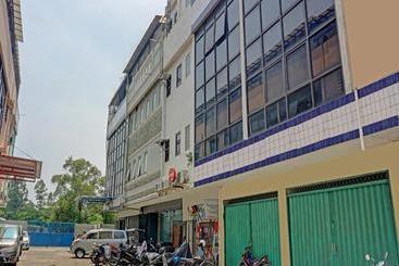 בית מלון כפרי Oyo 4001 Kalideres Residence