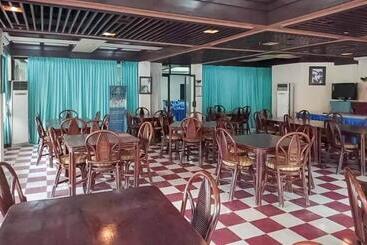 호텔 Reddoorz Plus Near Tugu Mercusuar Anyer