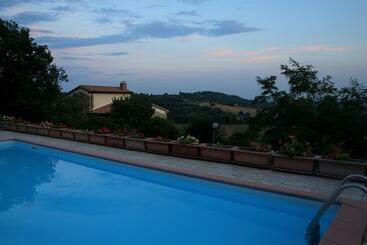 هتل Agriturismo Podere 3 Querce