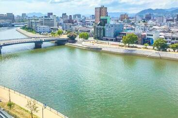 فندق Livemax Hiroshima Funairimachi Riverside