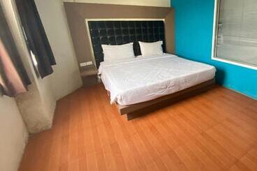 호텔 Oyo 75311 Bed One