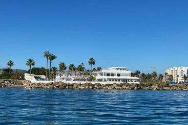 پانسیون Hostal Paraiso Del Mar