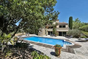 مبيت وإفطار Quintessence Provence