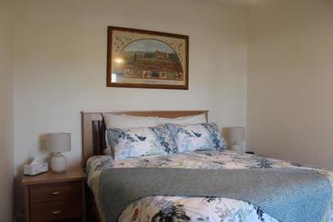تختخواب و صبحانه Victoria Cottage