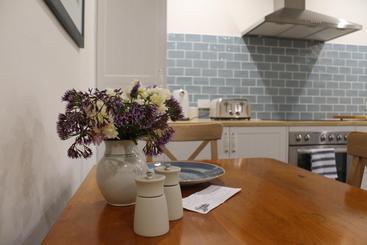 تختخواب و صبحانه Victoria Cottage