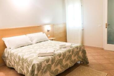 ホテル Agriturismo Is Cortillaris