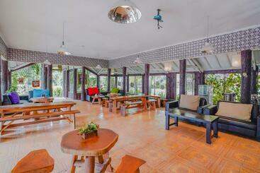 酒店 Reddoorz Plus Near Tapal Kuda Cugenang Cianjur