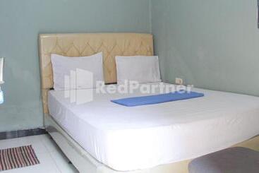 호텔 Snow White Residence Near Grogol Mitra Reddoorz