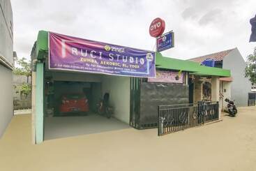 ホテル Puspita Depok