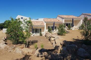 تختخواب و صبحانه Les Terrasses D'arutoli