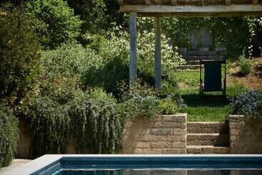 민박 Montauto Suites